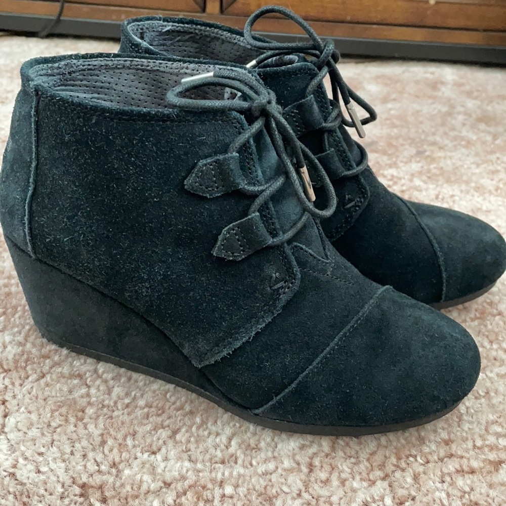 Toms black Kala suede 7.5 wedge bootie